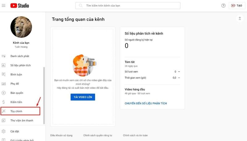 Truy cập YouTube Studio và chọn “Tùy chỉnh”